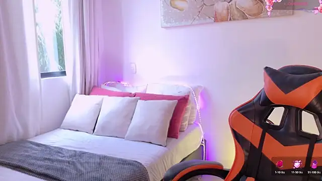 AnabelWolf online show from March 7, 3:20 pm