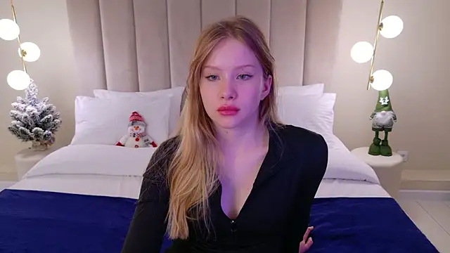 Snapshot of MichelleReid chatting on December 12, 6:25 am MichelleReid online show from December 12, 6:25 am