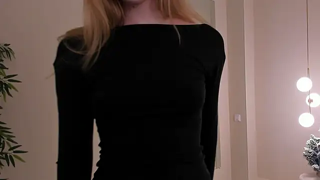 Snapshot of MichelleReid chatting on December 25, 3:18 am MichelleReid online show from December 25, 3:18 am