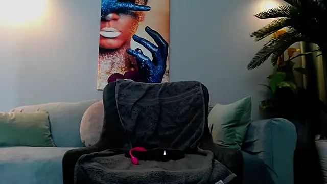 Snapshot of EvySmithXXX chatting on December 22, 5:15 am EvySmithXXX online show from December 22, 5:15 am