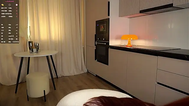 Snapshot of AnnisCharlton chatting on December 17, 1:16 pm AnnisCharlton online show from December 17, 1:16 pm