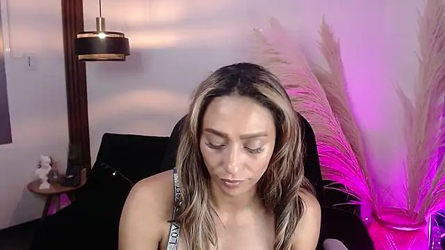 Snapshot of salome_drasin chatting on September 12, 6:24 am salome drasin online show from September 12, 6:24 am