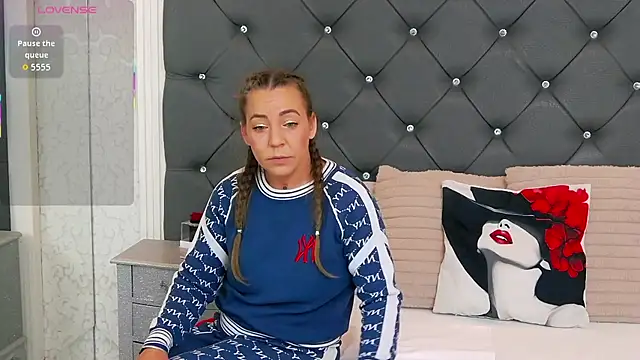 KatyNolan online show from March 27, 7:03 am