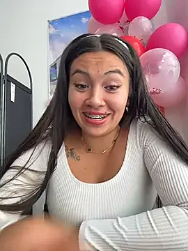 Snapshot of LIZ-06_ chatting on February 14, 3:53 pm LIZ-06 online show from February 14, 3:53 pm