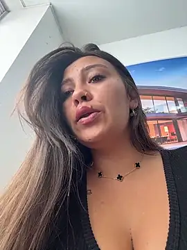 Snapshot of LIZ-06_ chatting on March 3, 1:50 pm LIZ-06 online show from March 3, 1:50 pm