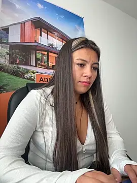 Snapshot of LIZ-06_ chatting on March 4, 1:50 pm LIZ-06 online show from March 4, 1:50 pm