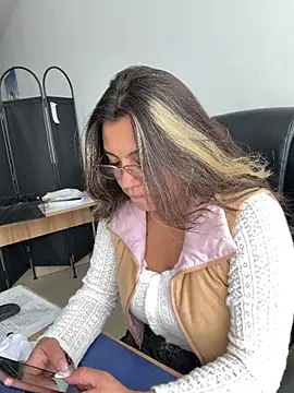 Snapshot of LIZ-06_ chatting on June 16, 1:36 pm LIZ-06 online show from June 16, 1:36 pm