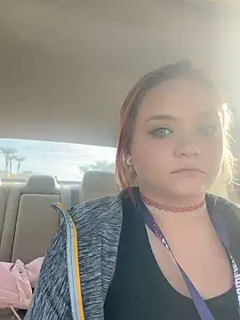 tayweird online show from December 8, 10:14 pm