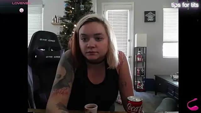 tayweird online show from December 18, 7:19 pm