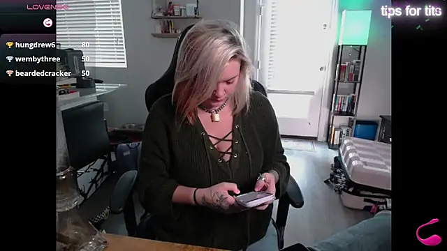 tayweird online show from January 9, 11:02 pm