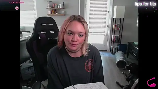 tayweird online show from January 13, 6:05 pm