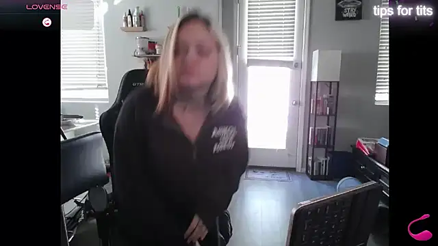 tayweird online show from January 18, 5:37 pm