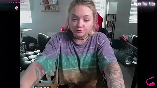 tayweird online show from January 22, 11:21 pm