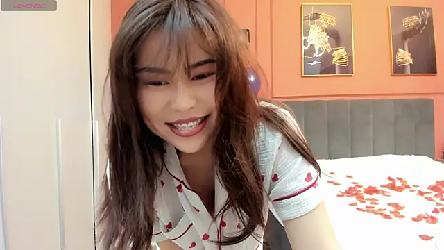 Snapshot of may_mia chatting on March 10, 6:59 am may mia online show from March 10, 6:59 am