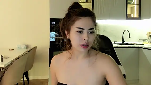 Snapshot of may_mia chatting on July 1, 7:57 pm may mia online show from July 1, 7:57 pm