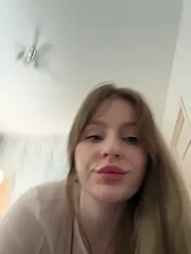 Snapshot of CaseyCumFace chatting on December 19, 1:39 am CaseyCumFace online show from December 19, 1:39 am