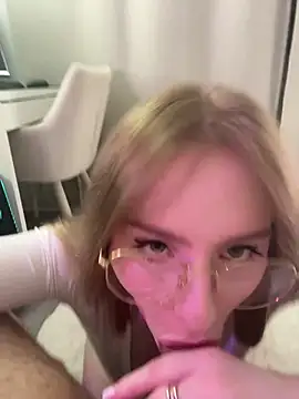 Snapshot of CaseyCumFace chatting on February 28, 10:06 pm CaseyCumFace online show from February 28, 10:06 pm