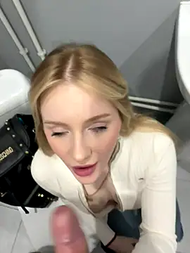 Snapshot of CaseyCumFace chatting on November 6, 12:28 pm CaseyCumFace online show from November 6, 12:28 pm