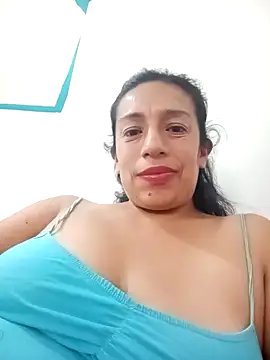 Snapshot of yaz_guzman chatting on March 5, 2:45 pm yaz guzman online show from March 5, 2:45 pm