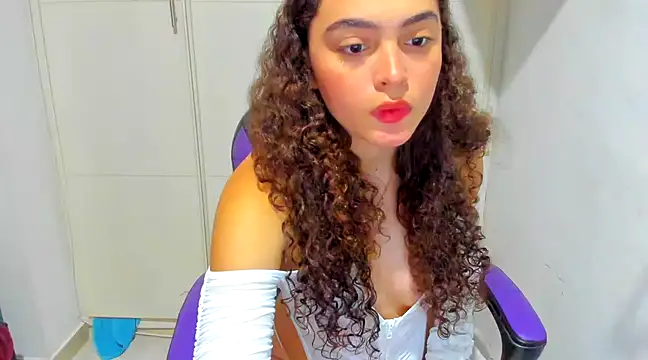 Snapshot of Lily_anal_squirt_ chatting on December 11, 8:18 pm Lily anal squirt online show from December 11, 8:18 pm