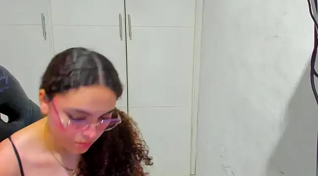 Snapshot of Lily_anal_squirt_ chatting on December 31, 12:00 am Lily anal squirt online show from December 31, 12:00 am