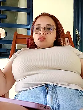 Snapshot of CURVY-HORNY chatting on September 10, 7:25 pm CURVY-HORNY online show from September 10, 7:25 pm