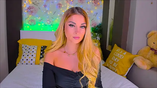 Snapshot of _UrLexxly chatting on February 10, 11:45 pm UrLexxly online show from February 10, 11:45 pm