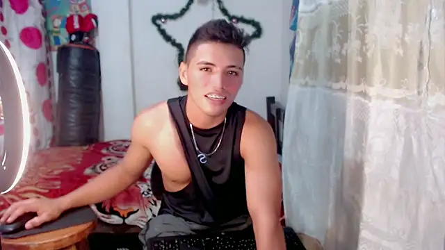 Snapshot of danilo302209 chatting on December 20, 10:54 pm danilo302209 online show from December 20, 10:54 pm