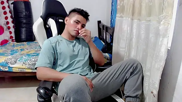 Snapshot of danilo302209 chatting on January 21, 5:20 pm danilo302209 online show from January 21, 5:20 pm