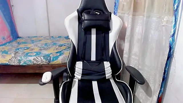 Snapshot of danilo302209 chatting on February 4, 4:29 pm danilo302209 online show from February 4, 4:29 pm