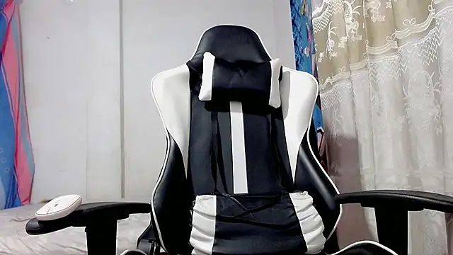 Snapshot of danilo302209 chatting on March 8, 12:52 pm danilo302209 online show from March 8, 12:52 pm