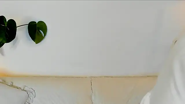 Snapshot of Amie_Hill chatting on April 5, 9:17 am Amie Hill online show from April 5, 9:17 am