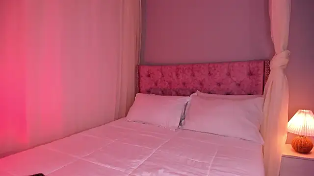 Lia Sweett  online show from January 13, 2:32 pm