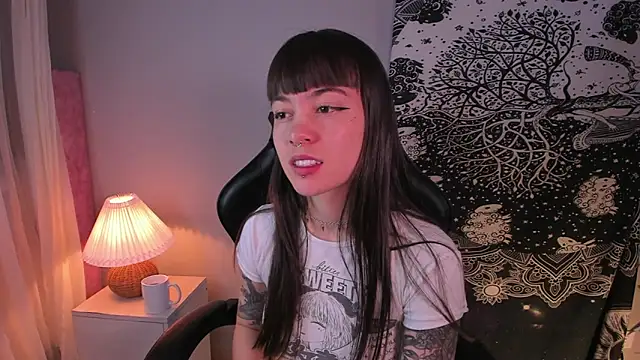 Lia Sweett  online show from January 14, 1:38 pm