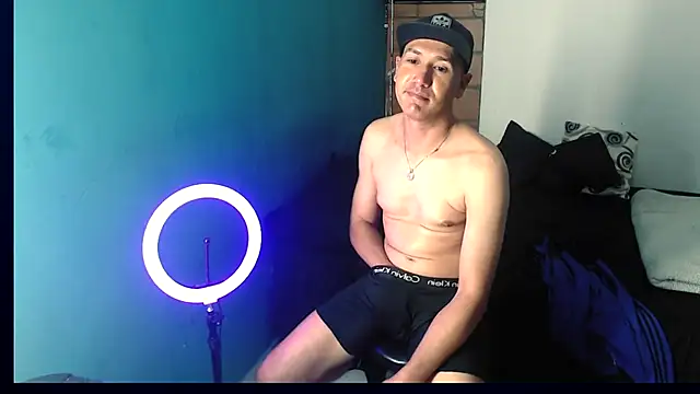 Snapshot of TOMMY_COCK666 chatting on December 22, 4:06 am TOMMY COCK666 online show from December 22, 4:06 am