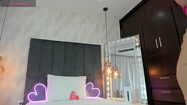 SHARONN     online show from January 24, 3:54 am