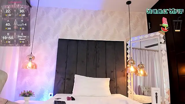 SHARONN     online show from January 27, 3:15 am