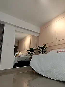 SHARONN     online show from October 14, 4:24 am