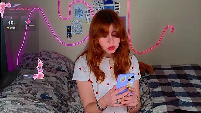 Snapshot of Penny_Staaar chatting on February 2, 8:19 pm Penny Staaar online show from February 2, 8:19 pm