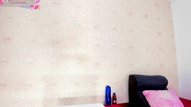 SARA COLLIINS  online show from September 15, 8:09 pm