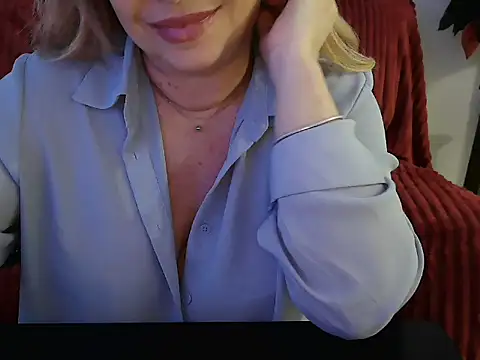 Emmamilfita online show from March 2, 9:32 pm
