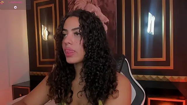 Snapshot of yaya23x chatting on May 2, 1:49 pm yaya23x online show from May 2, 1:49 pm