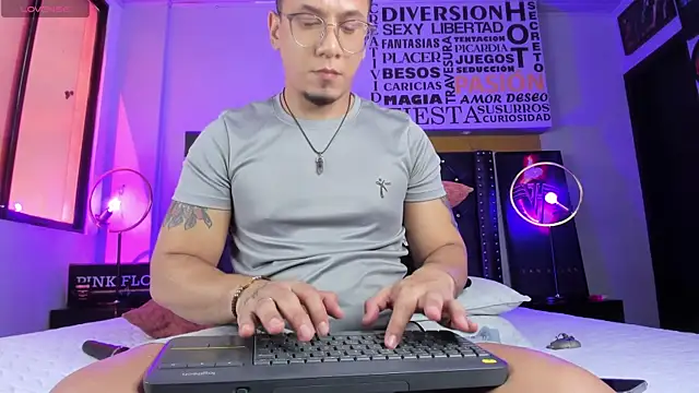 JoshMillerr  online show from May 6, 6:57 pm