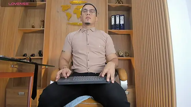 Snapshot of JoshMillerr_ chatting on June 22, 6:38 pm JoshMillerr online show from June 22, 6:38 pm
