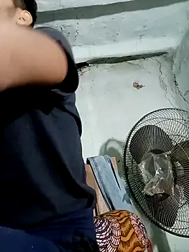 Snapshot of Roni1028 chatting on December 20, 6:13 pm Roni1028 online show from December 20, 6:13 pm