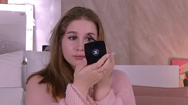 EllieHayes online show from November 3, 5:03 pm