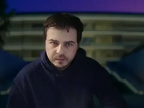 Snapshot of CuteMan33 chatting on December 15, 11:20 pm CuteMan33 online show from December 15, 11:20 pm