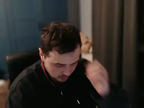 Snapshot of CuteMan33 chatting on January 31, 11:58 pm CuteMan33 online show from January 31, 11:58 pm