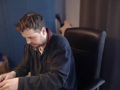 Snapshot of CuteMan33 chatting on February 1, 1:53 pm CuteMan33 online show from February 1, 1:53 pm