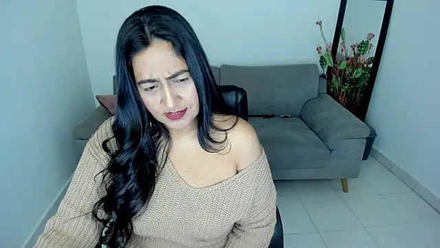 Snapshot of Adele_Sweett chatting on February 23, 10:56 am Adele Sweett online show from February 23, 10:56 am